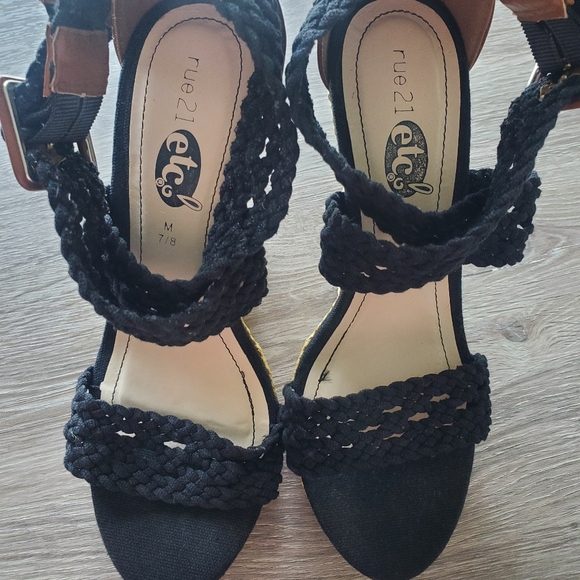 Black rue 21 etc  Wedge Sandals Size M 7/8 - Picture 9 of 10